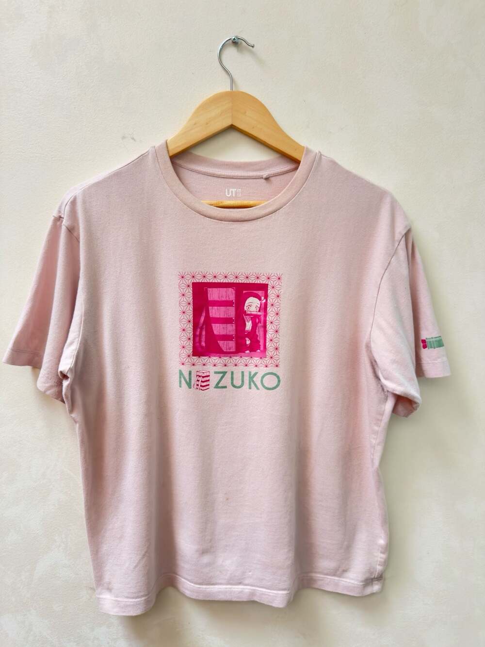 Uniqlo UT Demon Slayer Kimetsu no Yaiba Nezuko Pink Graphic T-Shirt Large